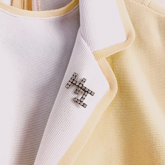 Vintage “HI” Rhinestone Brooch - Picture 2 of 8